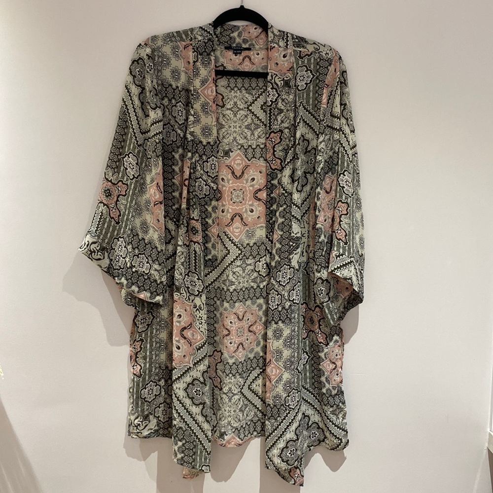 TAHARI Printed Shawl/Wrap